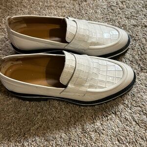 M . GEMÍ Elegant White Loafers for Women SIZE 38 1/2